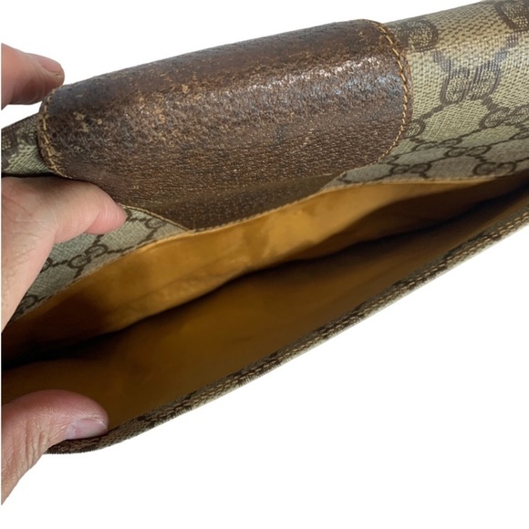 AUTHENTIC LARGE GUCCI CLUTCH WITH CHAIN STRAP - Picture 6 of 16